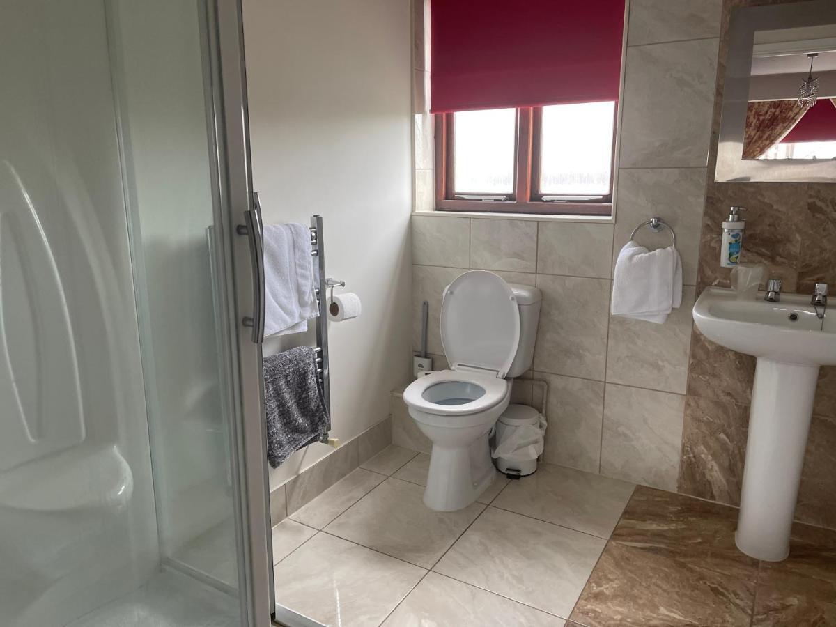 سويندون Brewery Farm House Bed & Breakfast المظهر الخارجي الصورة