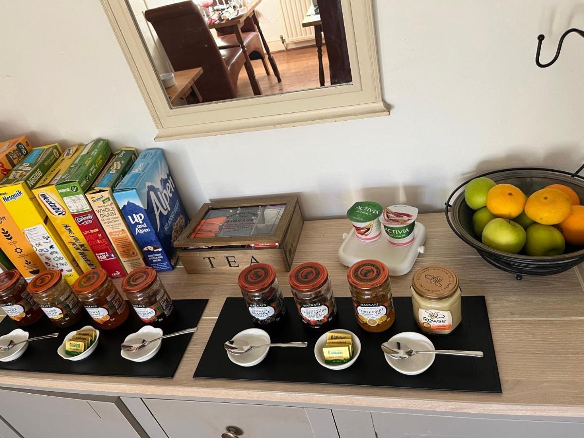 سويندون Brewery Farm House Bed & Breakfast المظهر الخارجي الصورة