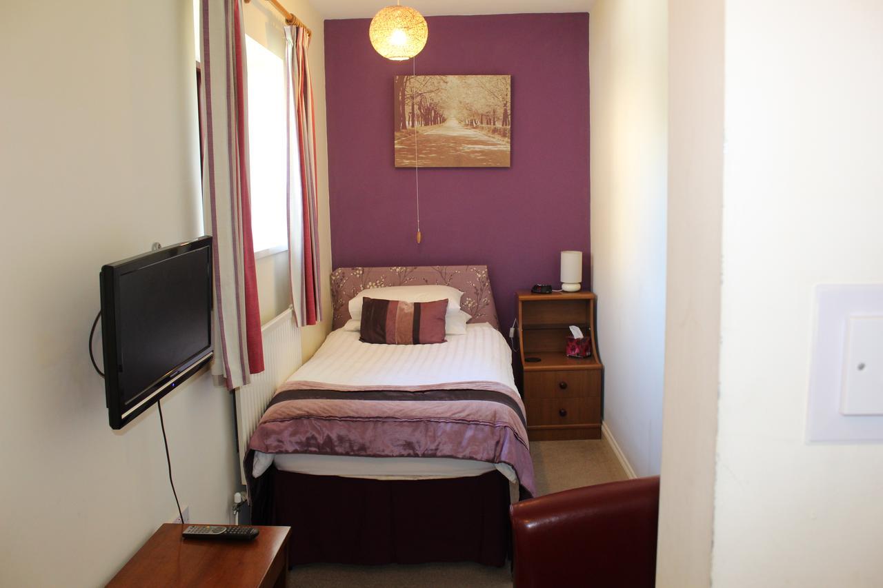 سويندون Brewery Farm House Bed & Breakfast المظهر الخارجي الصورة