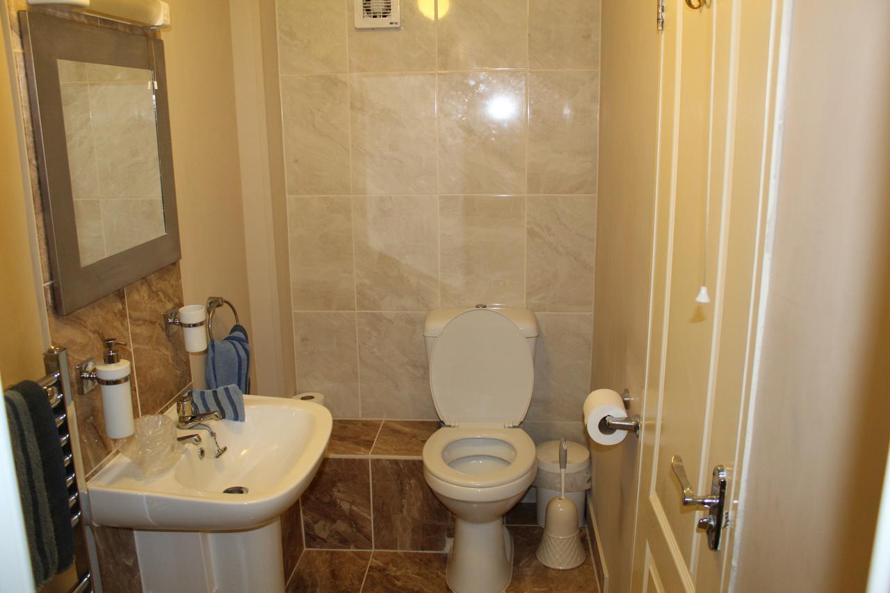 سويندون Brewery Farm House Bed & Breakfast المظهر الخارجي الصورة